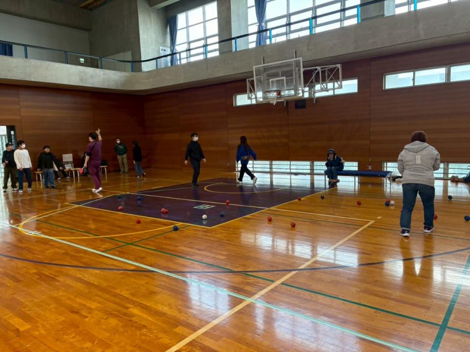 多世代が参加したボッチャ大会