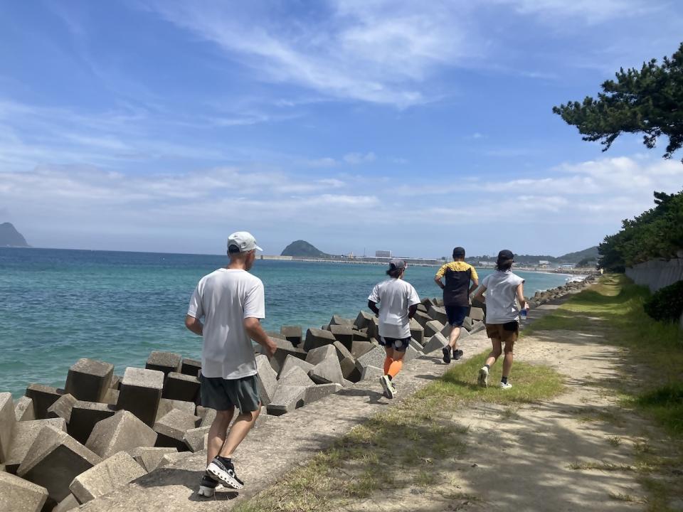 海辺を走る様子